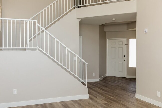 Foto del edificio - 2435 Sunset Peak St