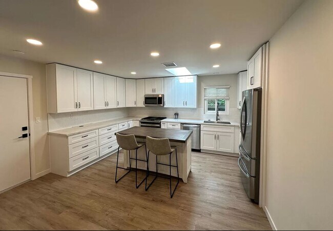 Building Photo - 845 La Mirada Ave