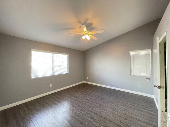 Building Photo - BRIARWOOD TOWNHOMES