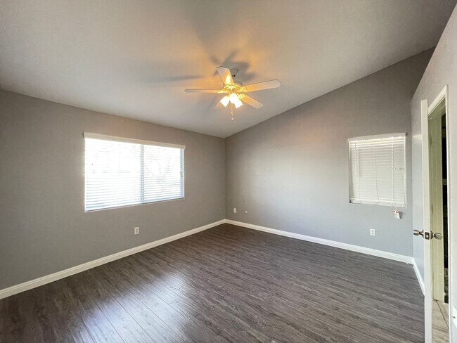 Foto del edificio - BRIARWOOD TOWNHOMES