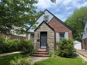 Building Photo - 187-15 Aberdeen Rd