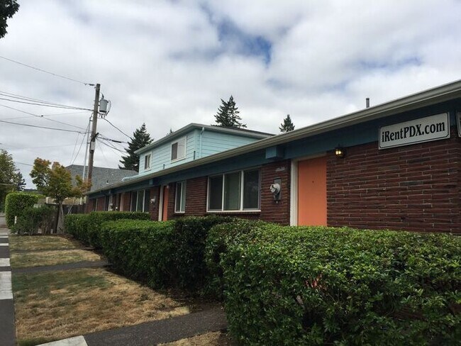 Building Photo - Lower 1bed, all new appliances, great loca...