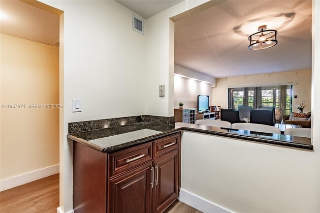 Foto del edificio - 9355 SW 8th St