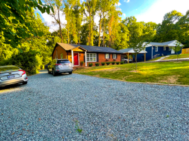 Building Photo - 1016 Hickory Nut St