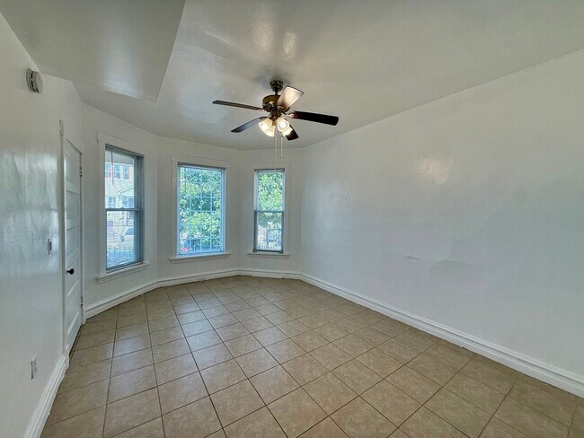 Foto del edificio - 2943 N Allen Ave