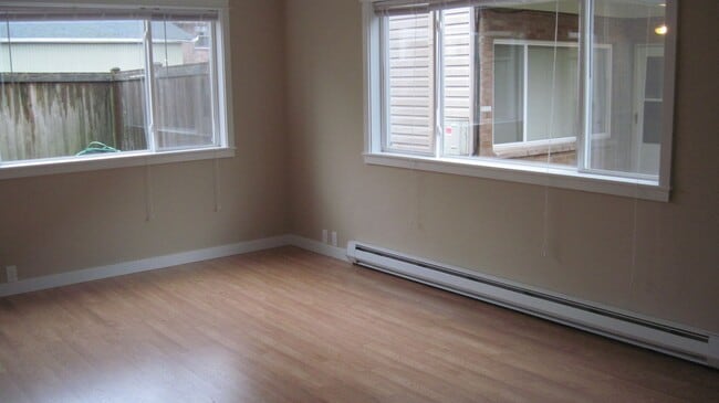 Building Photo - Kacee Apartments Duplex