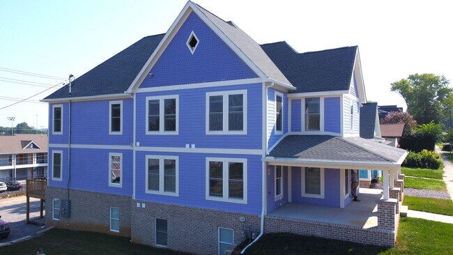 Foto del edificio - Spacious 5BR/4BA Unit in Fort Sanders Larg...