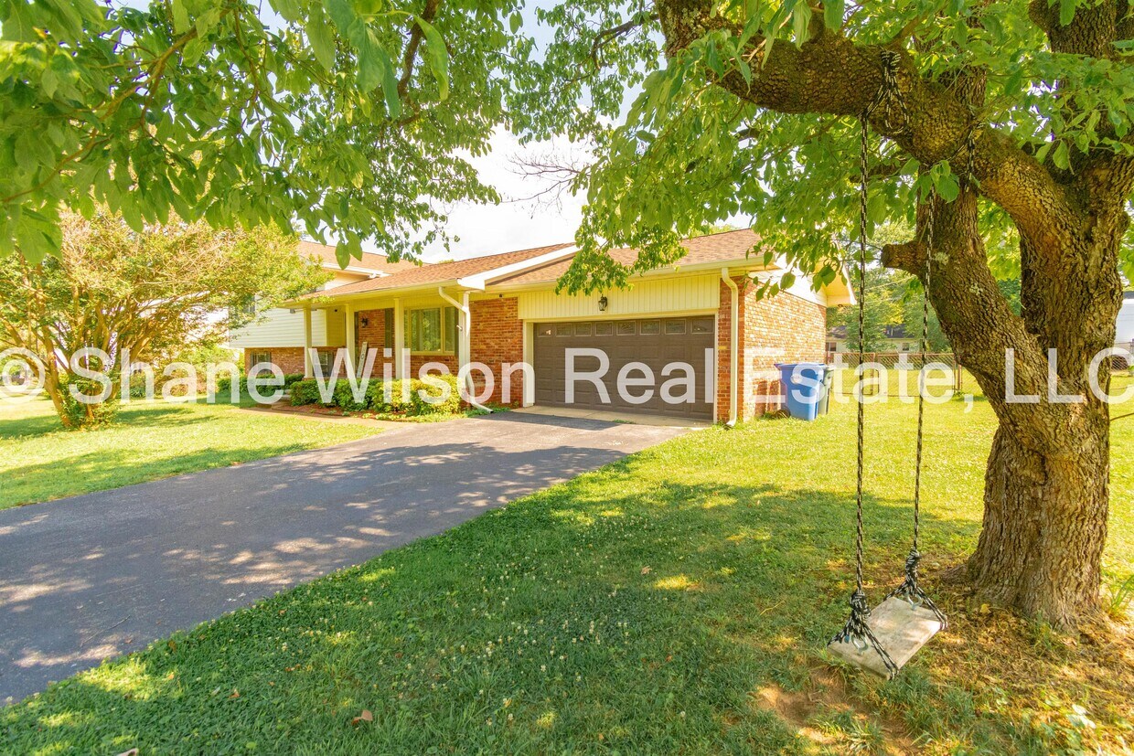 617 Spring Valley Ln, Chattanooga, TN 37415 House for Rent in