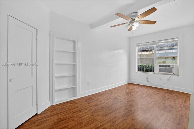 Foto del edificio - 3409 S Le Jeune Rd
