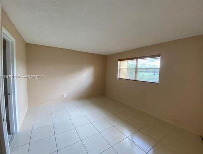 Foto del edificio - 7831 Colony Cir N