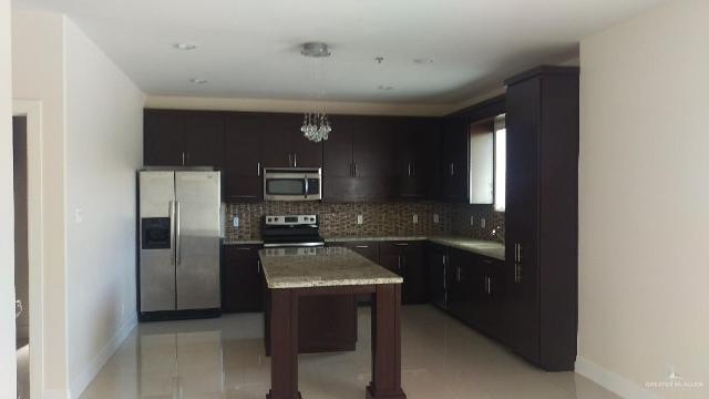 Building Photo - 9 Pineridge Ln