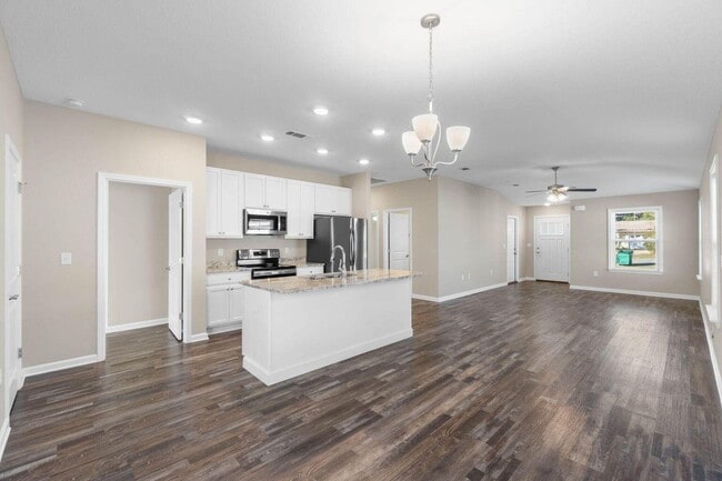 Building Photo - 145 4th Ave E