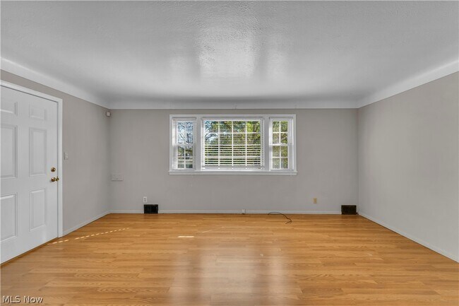 Building Photo - 77 Solon Rd