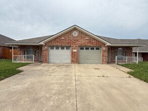 Building Photo - 5010 Heather Ln