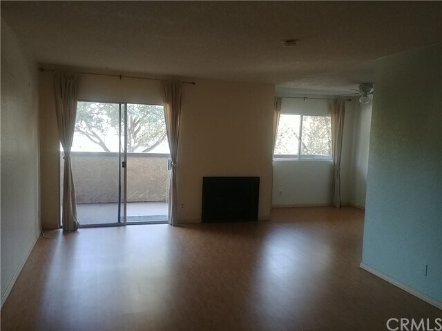 Building Photo - 2386 E Del Mar Blvd