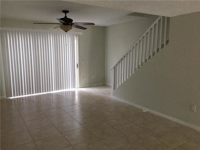 Foto del edificio - 6198 Riverwalk Ln