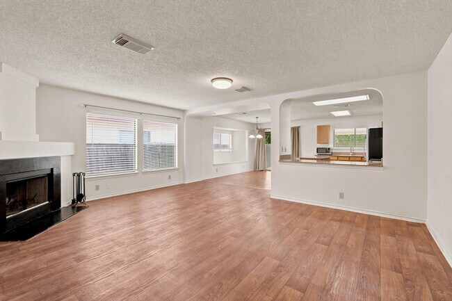 Foto del edificio - Updated 3-Bedroom Home Near UTSA, USAA & Medical Center