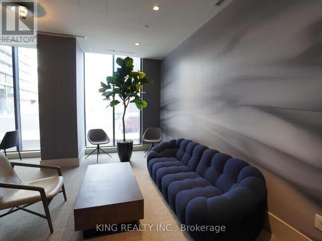 Photo du bâtiment - 2545-2545 Simcoe St N