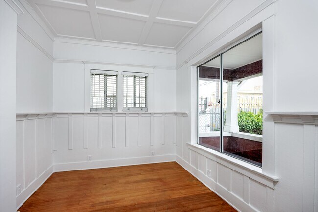 Foto del edificio - 1418 W Jefferson Blvd