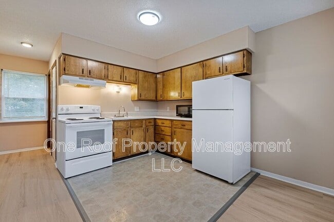 Building Photo - 701 Linwood Dr