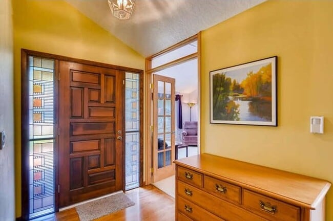 Foto del edificio - One Level home Rock Creek Neighborhood, 3br 2 bth 1708 sq ft, Large Rear and front yard beautiful.