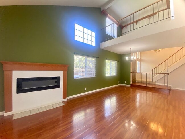 Building Photo - Beautiful Ardenwood home with Loft Availab...