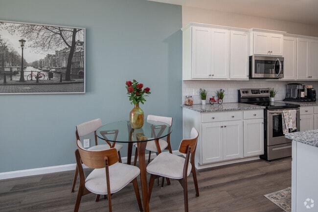 1BR, 1BA - Thompson - 785SF - Dining - Crest at Arden Village Apartments
