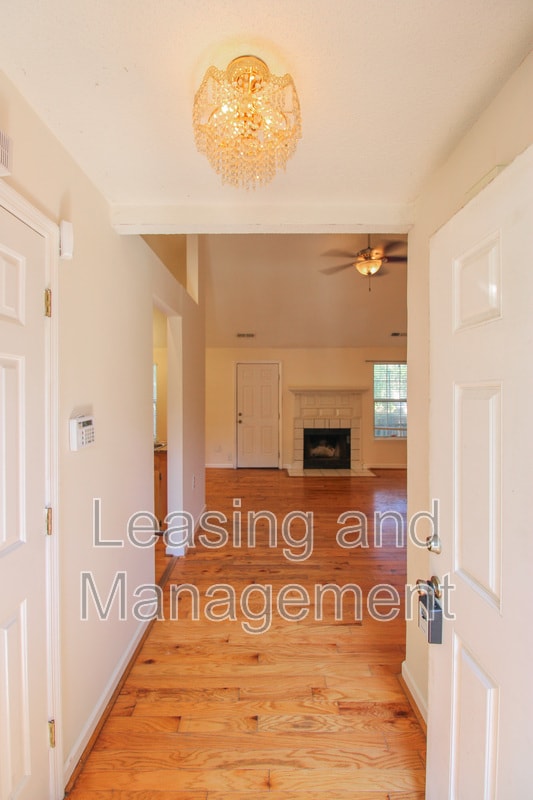 Building Photo - 1522 Theresa Dr
