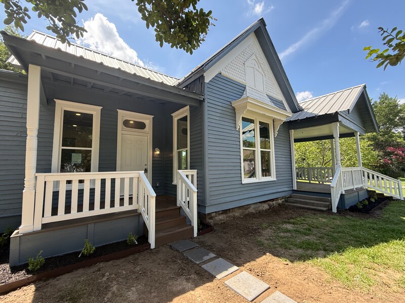 Foto principal - 102 W Texas St