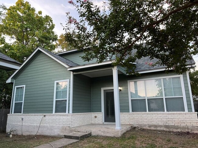 Building Photo - 709 W 35th St