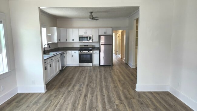Open concept - Living/Kitchen - 3536 W 60th St