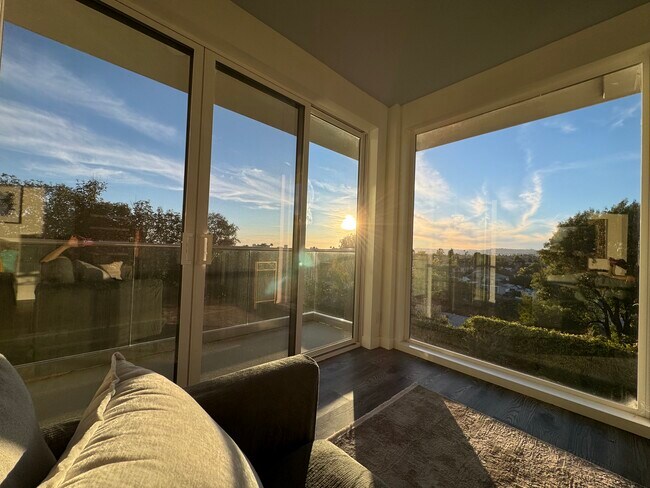 Foto del edificio - 1549 Lucretia Ave