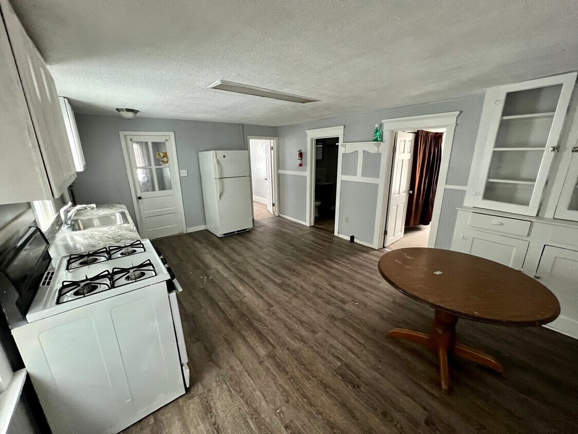 1031 Hope St Unit #2, Utica, NY 13502 - 1031 Hope St Utica, NY 13502 ...