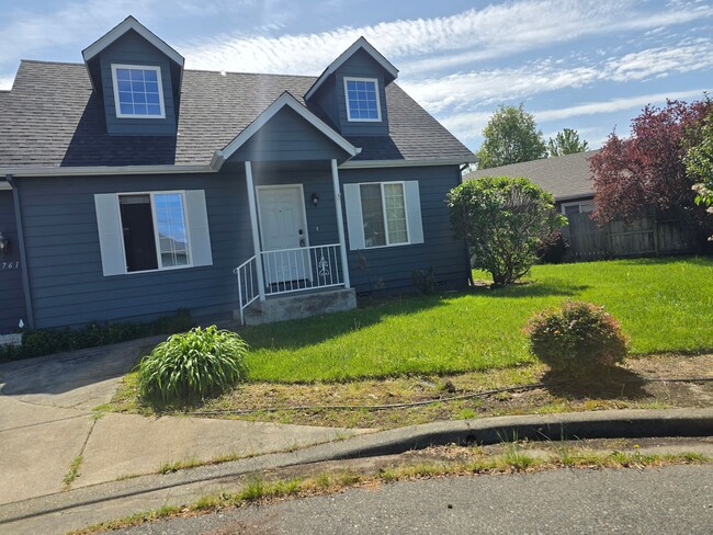 Foto del edificio - 3 bed 2 bath   Home for Rent in Grants Pass