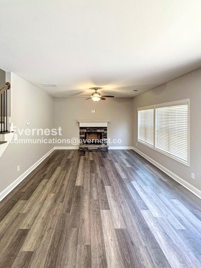 Foto del edificio - 75 Joshua Creek Rd