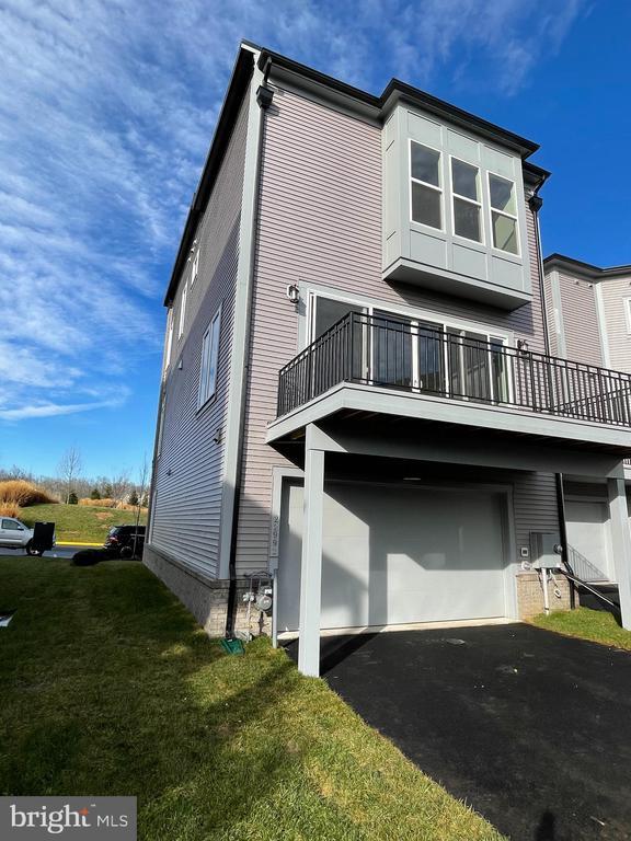 Foto del edificio - 22992 Brooksbank Square