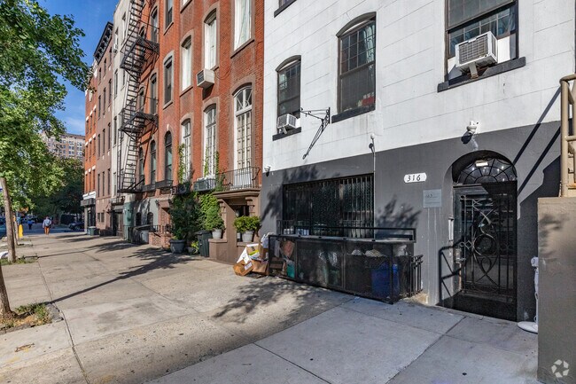 Entrance - 316 Second Ave