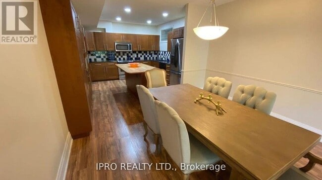Building Photo - 150 Firglen Ridge