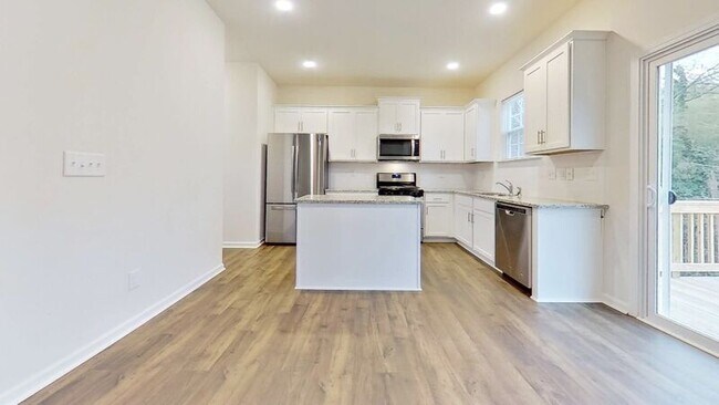 Foto del edificio - 4119 Richard Andrew Dr