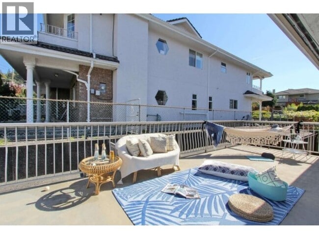 Building Photo - 7222 Pandora St