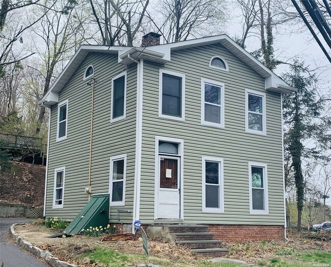 Building Photo - 650 Main St