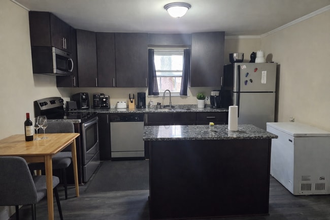 Foto del edificio - 1711 Younger Ave