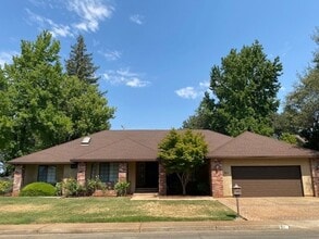 Building Photo - 911 Sunriver Ln
