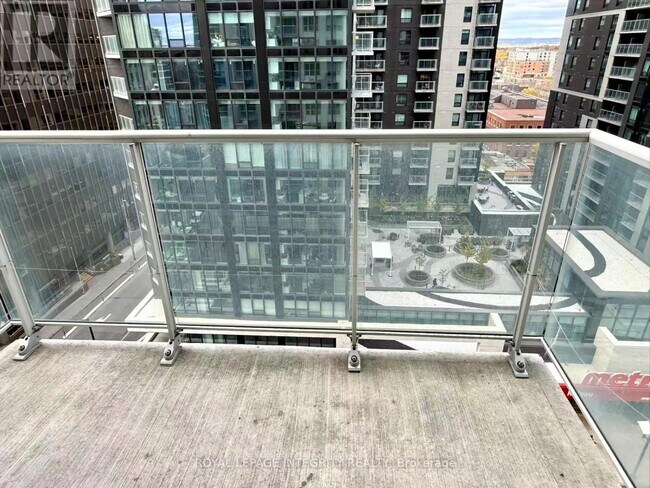 Building Photo - 242 Rideau St