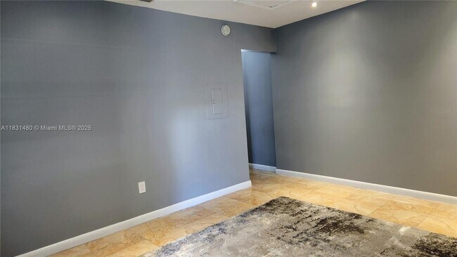 Foto del edificio - 55 SW 12th St