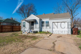 Building Photo - 1017 N Pershing St
