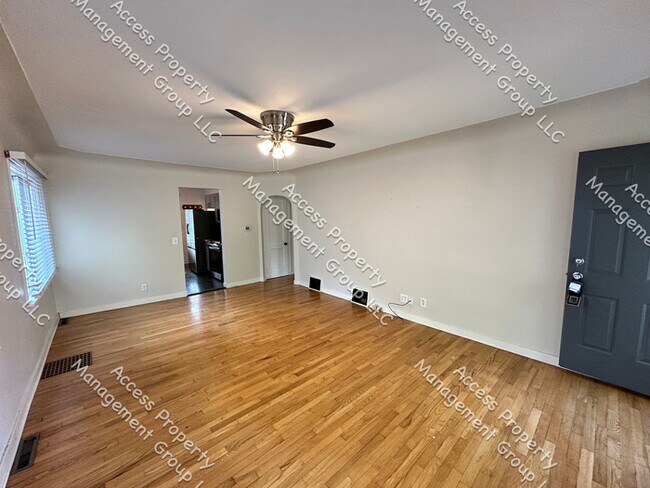 Building Photo - NW Side Updated Two Bedroom With Garage