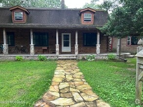 Building Photo - 375 Arrowhead Dr