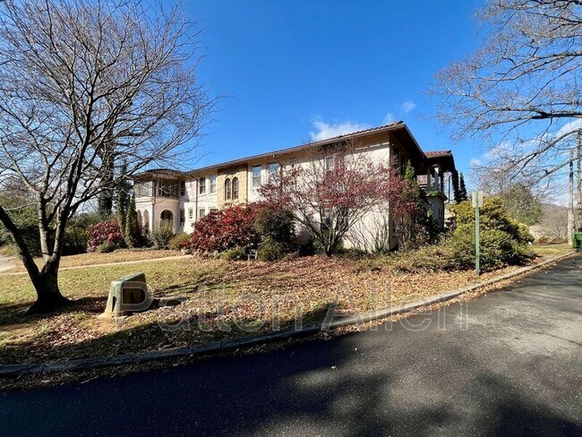 Foto del edificio - 83 Edgemont Rd