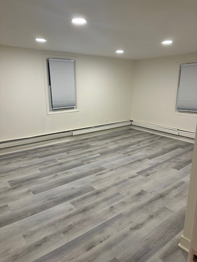 Building Photo - 12 N Main St